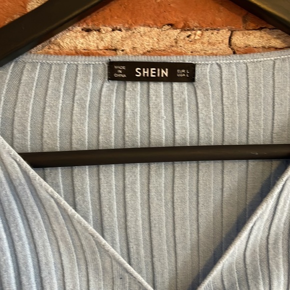 Baby blue crop top - Picture 3 of 4